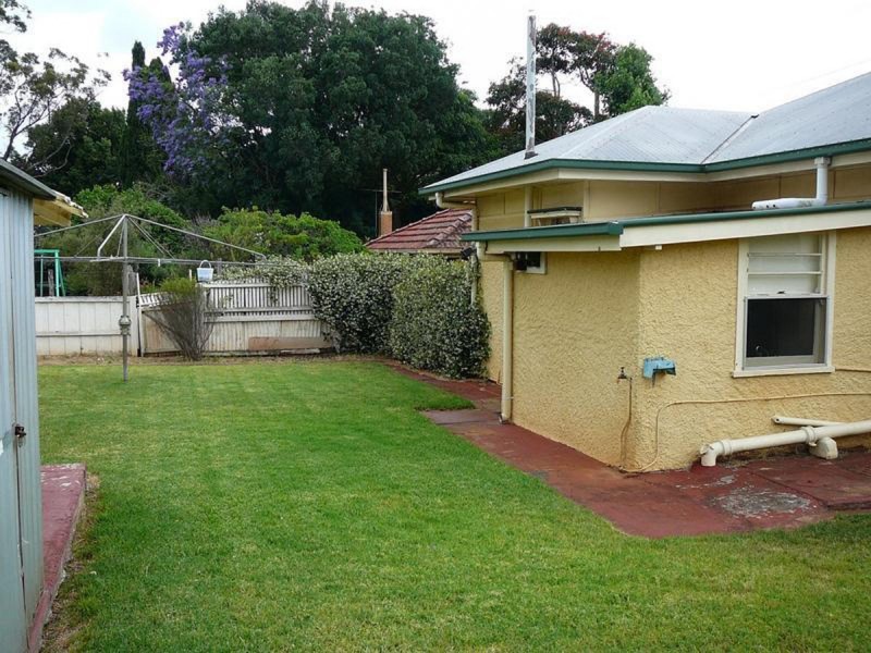 271 West Street, Harristown QLD 4350
