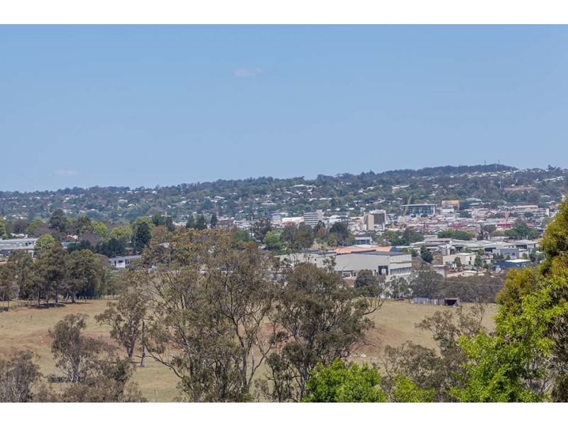 Strawberry Heights Estate, Mount Kynoch QLD 4350