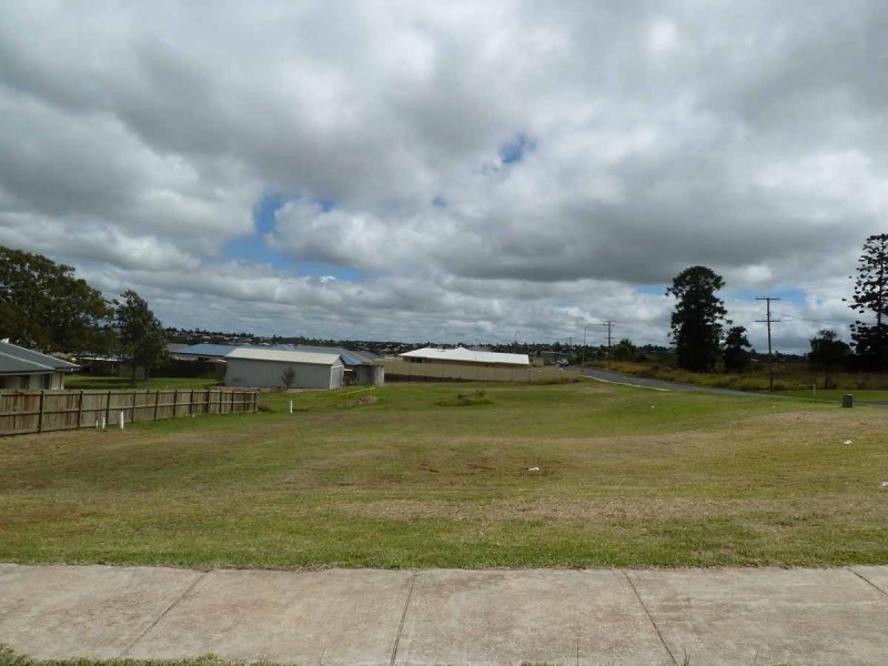 1 Sunset Drive, Glenvale QLD 4350