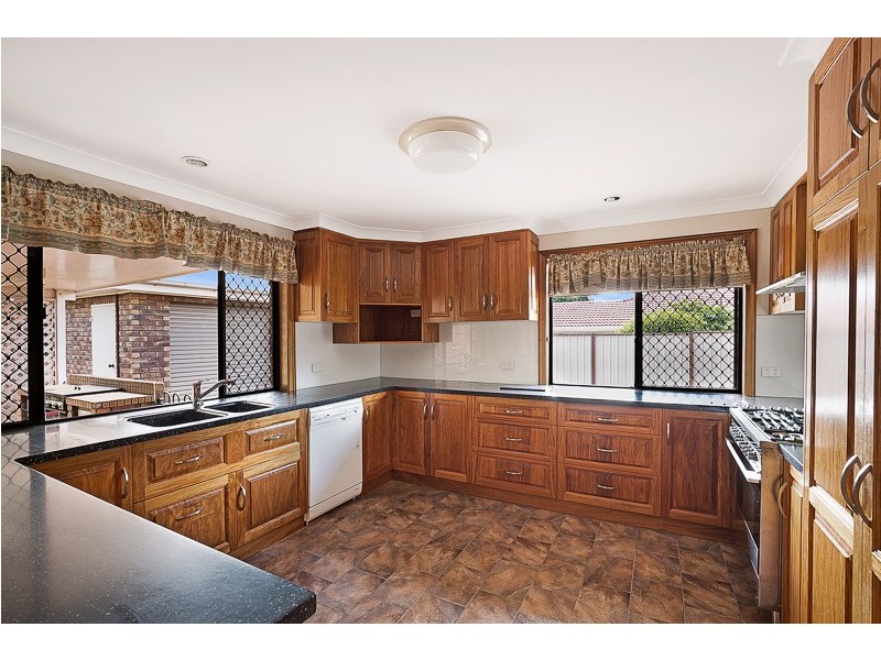 9 Lorna Court, Centenary Heights QLD 4350