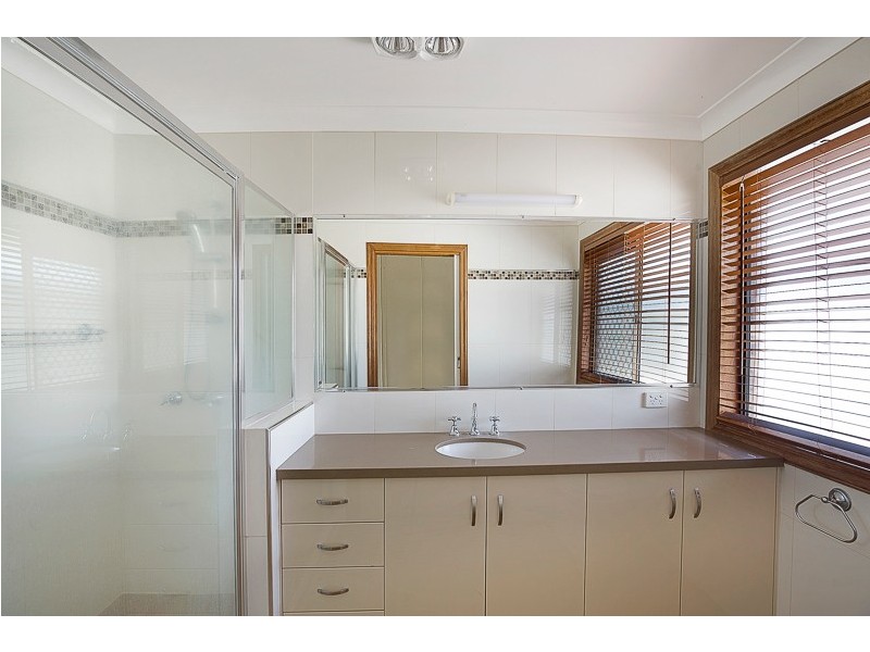 9 Lorna Court, Centenary Heights QLD 4350