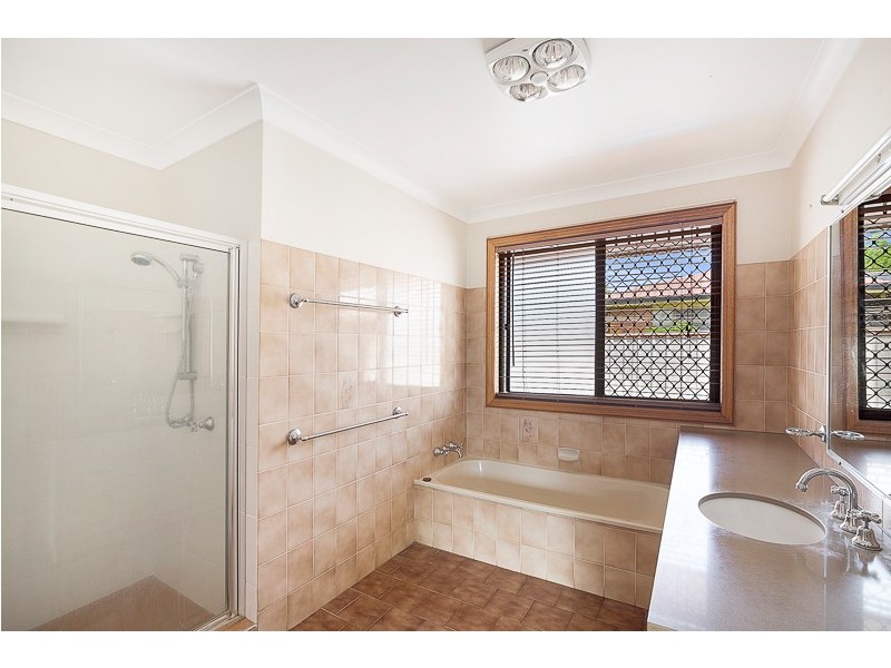 9 Lorna Court, Centenary Heights QLD 4350