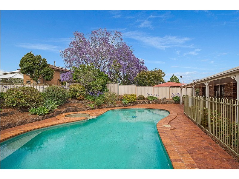 9 Lorna Court, Centenary Heights QLD 4350