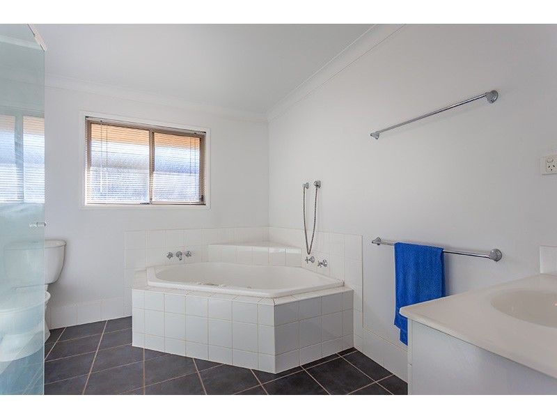 9 Honeysuckle Drive, Glenvale QLD 4350
