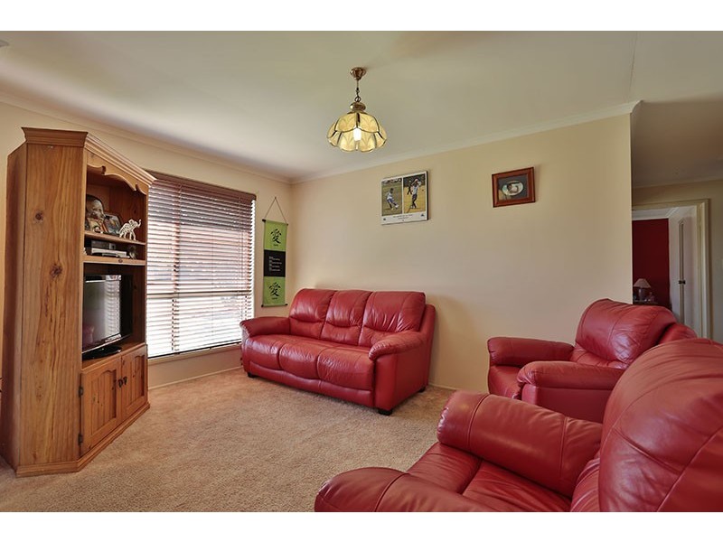 18 Black Court, Wilsonton QLD 4350