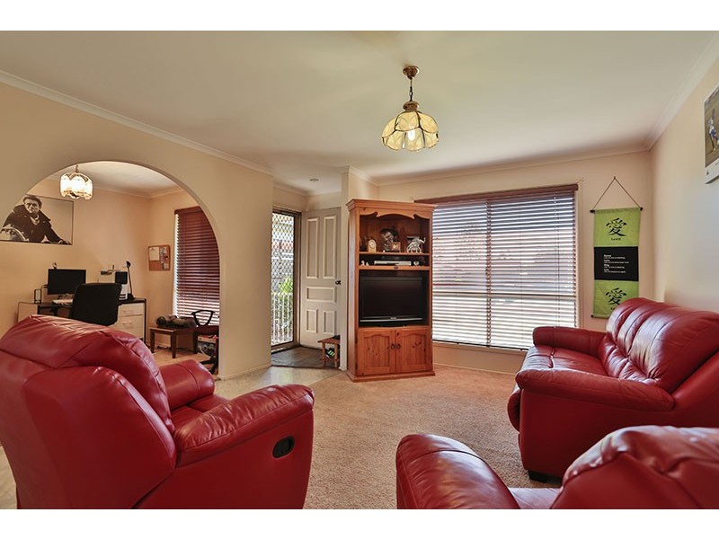 18 Black Court, Wilsonton QLD 4350