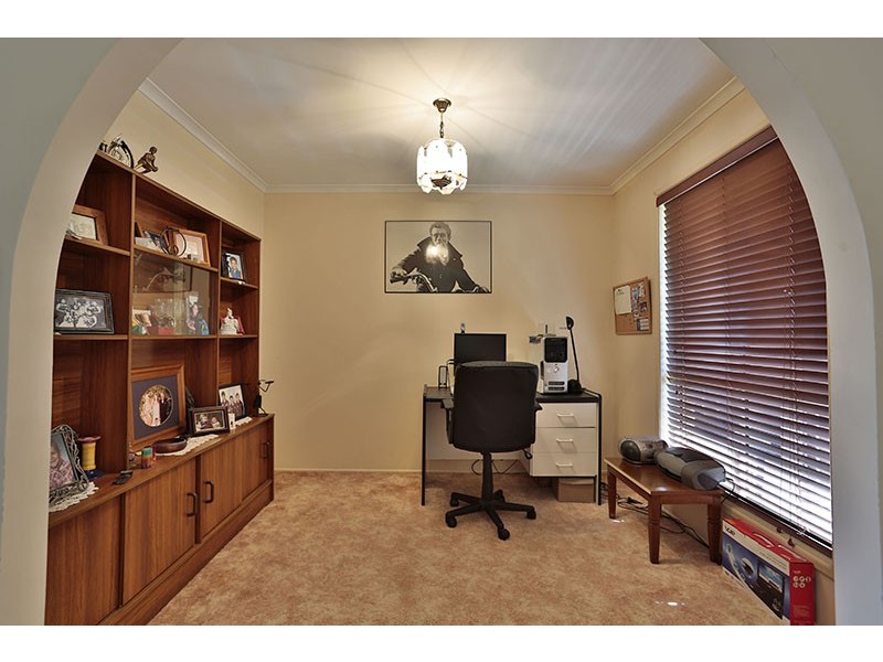 18 Black Court, Wilsonton QLD 4350