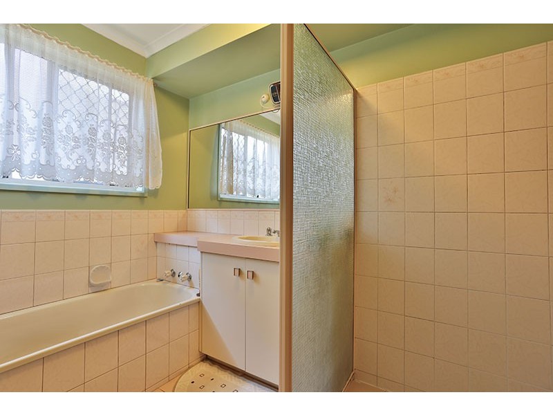 18 Black Court, Wilsonton QLD 4350