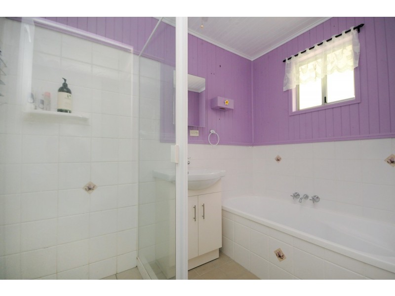 5 Talinga Street, Mount Lofty QLD 4350
