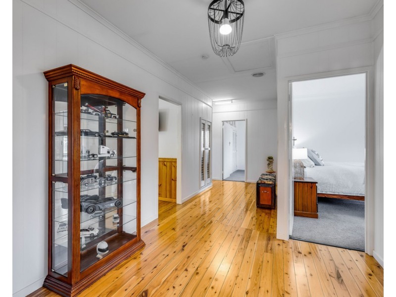 4 Hughes Street, Centenary Heights QLD 4350