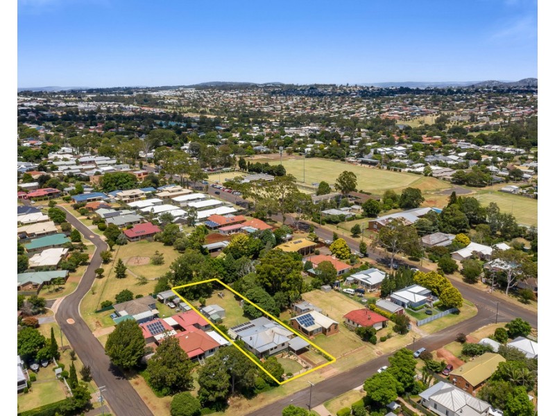 4 Hughes Street, Centenary Heights QLD 4350