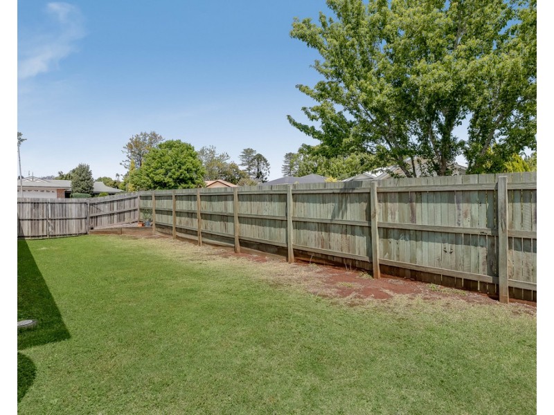 11 Sweetapple Crescent, Centenary Heights QLD 4350