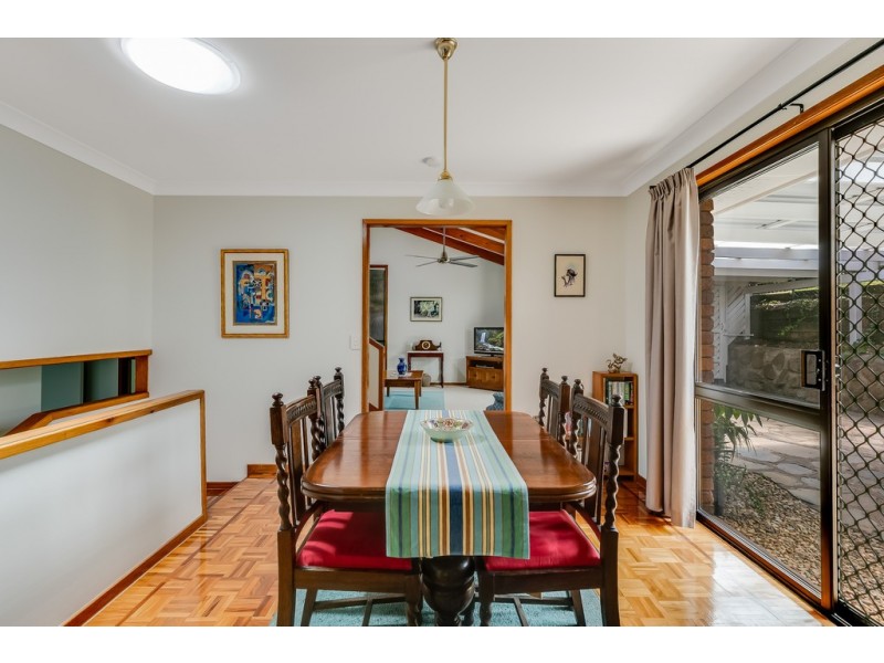 27 Amos Crescent, Mount Lofty QLD 4350