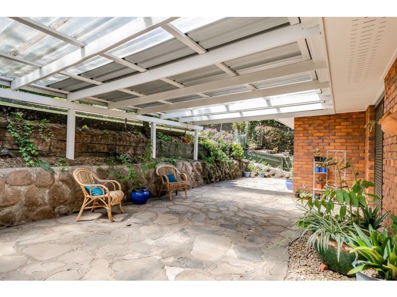 27 Amos Crescent, Mount Lofty QLD 4350