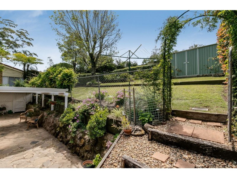 27 Amos Crescent, Mount Lofty QLD 4350