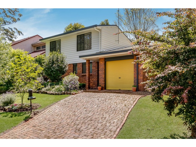 27 Amos Crescent, Mount Lofty QLD 4350