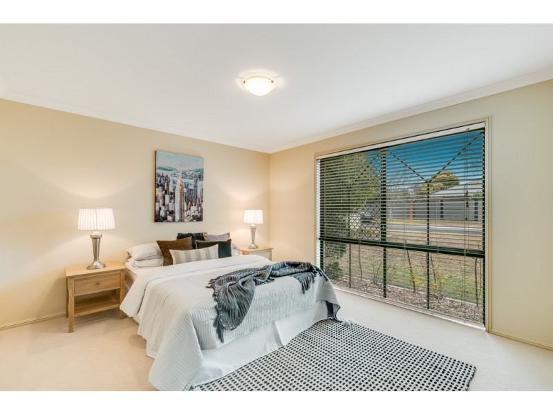17 Chelwyn Street, Middle Ridge QLD 4350