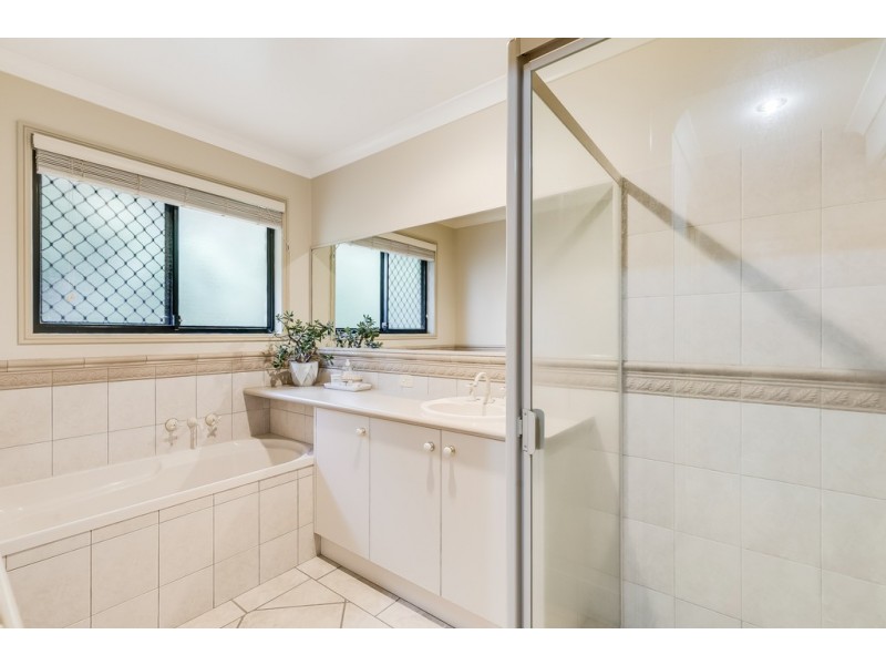 17 Chelwyn Street, Middle Ridge QLD 4350
