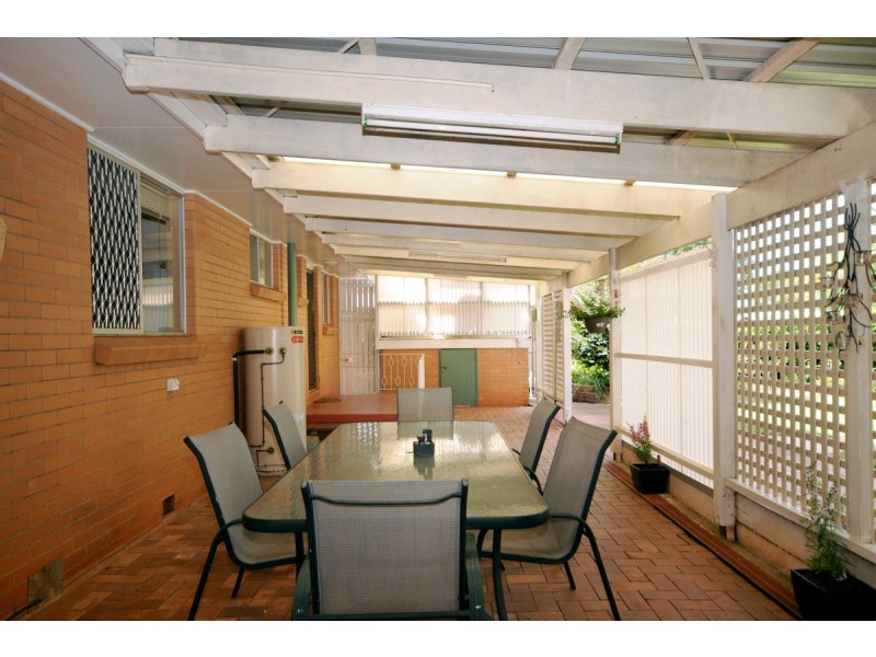 16 Wentworth Street, Centenary Heights QLD 4350