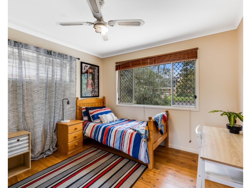12 Debra Street, Centenary Heights QLD 4350