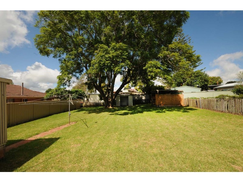 10 Wentworth Street, Centenary Heights QLD 4350