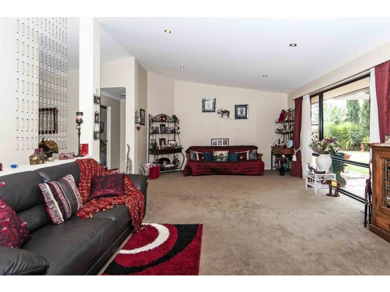 7 Manooka Crescent, Highfields QLD 4352