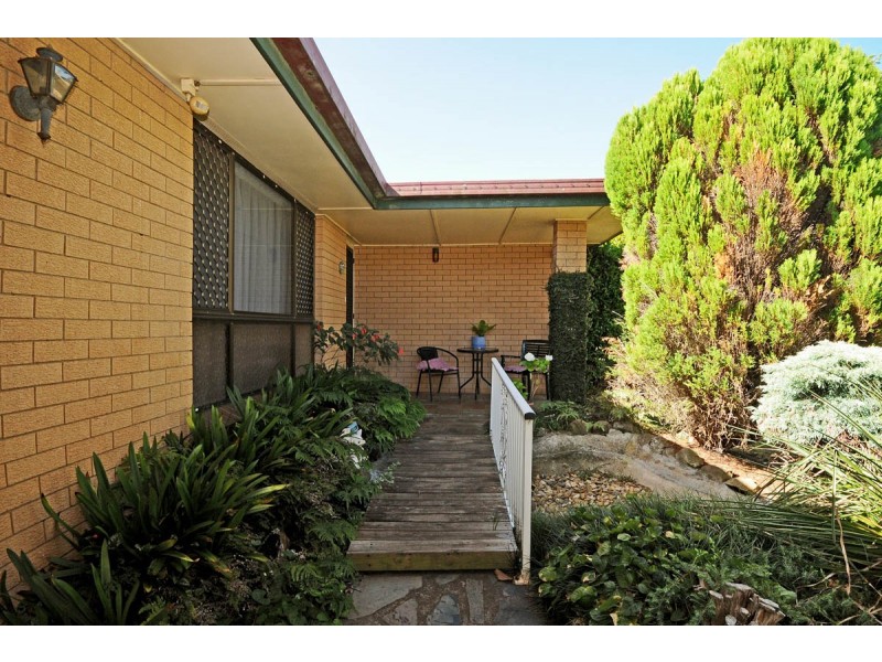 7 Lotus Crescent, Centenary Heights QLD 4350
