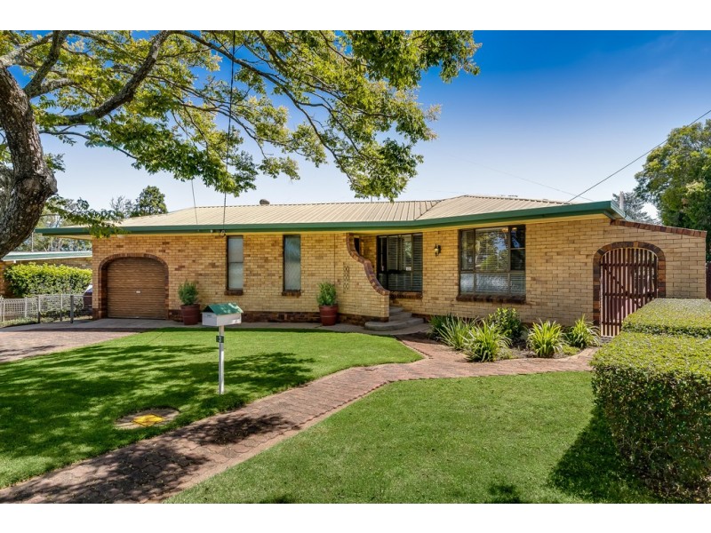 3 Iris Court, Centenary Heights QLD 4350