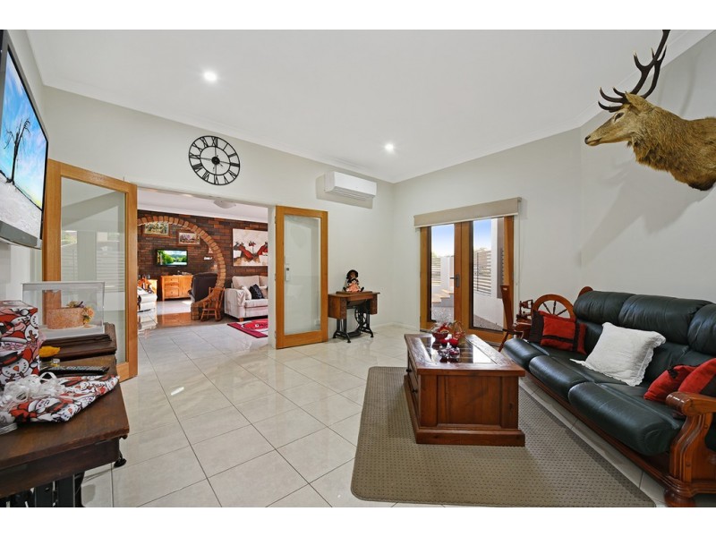 9 Diane Court, Centenary Heights QLD 4350