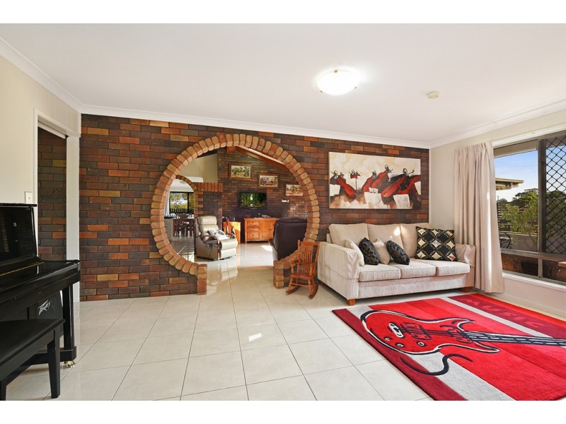 9 Diane Court, Centenary Heights QLD 4350