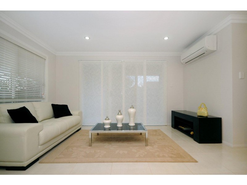 1/310a Hume Street, Centenary Heights QLD 4350