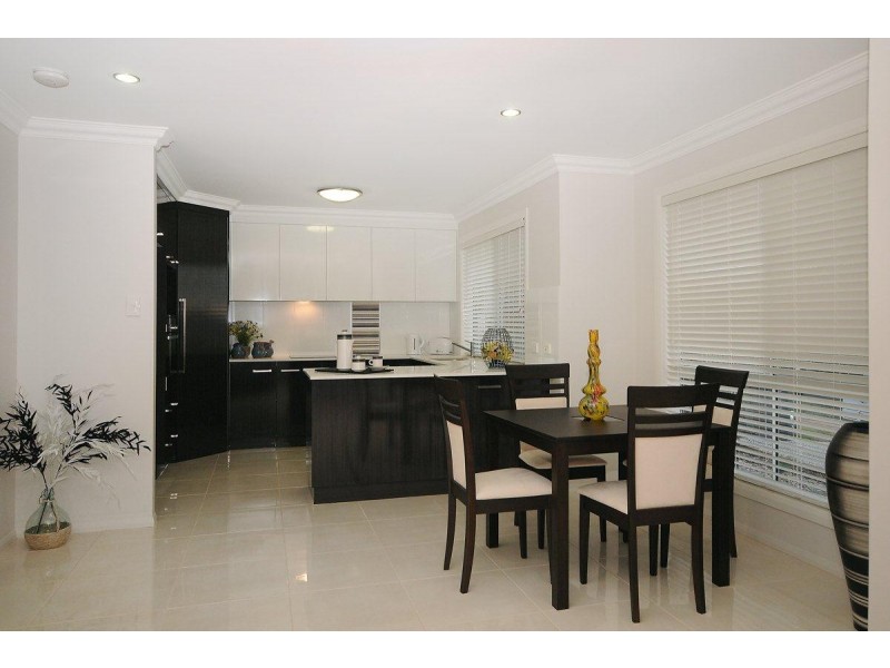 1/310a Hume Street, Centenary Heights QLD 4350