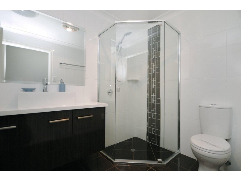 1/310a Hume Street, Centenary Heights QLD 4350