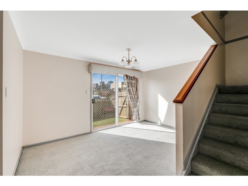 Unit 2/2-6 Roser Close, Kearneys Spring QLD 4350