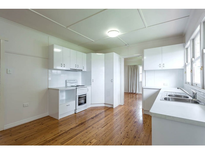 8 Helen Street, Newtown QLD 4350