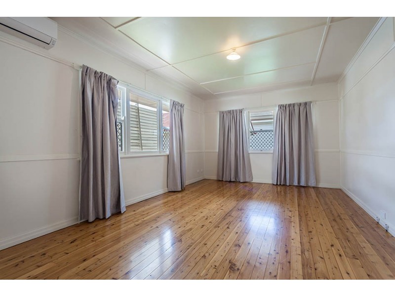 8 Helen Street, Newtown QLD 4350