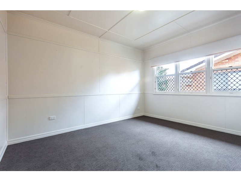 8 Helen Street, Newtown QLD 4350