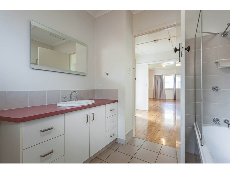 8 Helen Street, Newtown QLD 4350