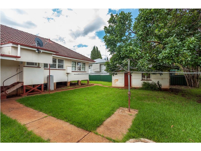 8 Helen Street, Newtown QLD 4350