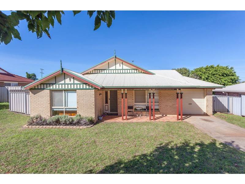 32 Gainsborough Drive, Glenvale QLD 4350