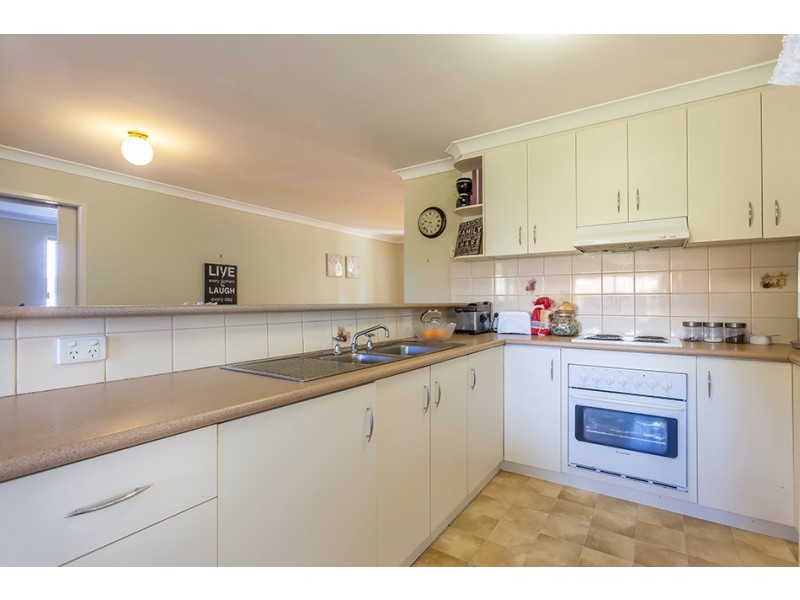32 Gainsborough Drive, Glenvale QLD 4350
