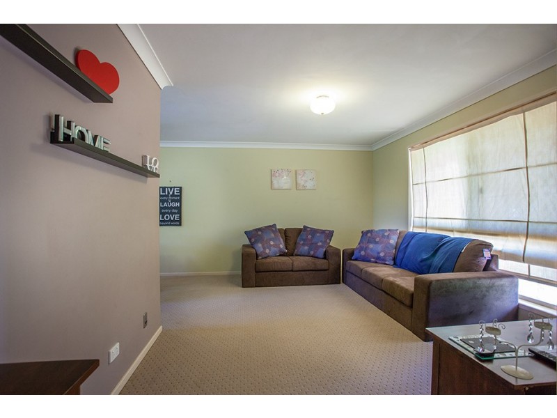32 Gainsborough Drive, Glenvale QLD 4350