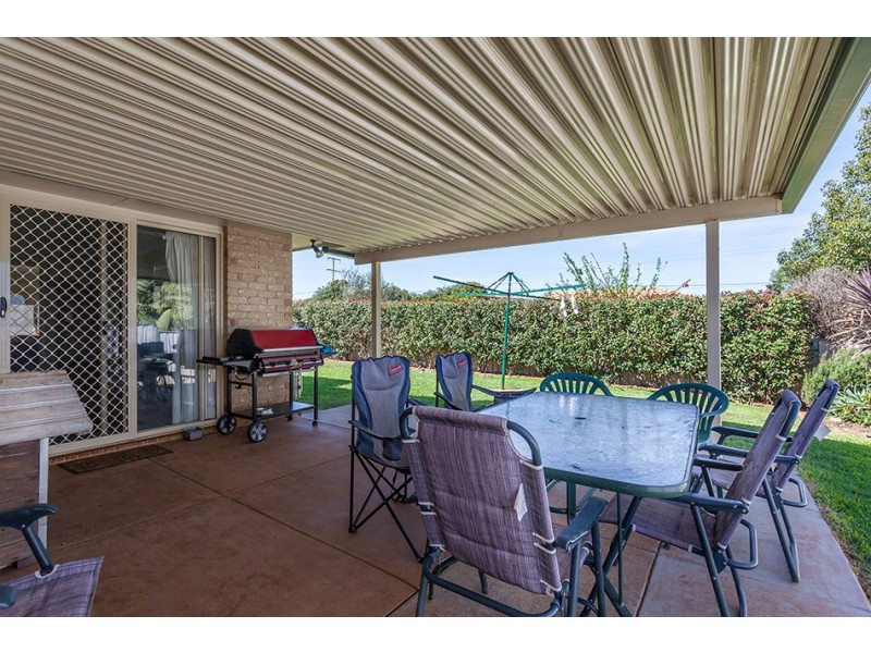 32 Gainsborough Drive, Glenvale QLD 4350