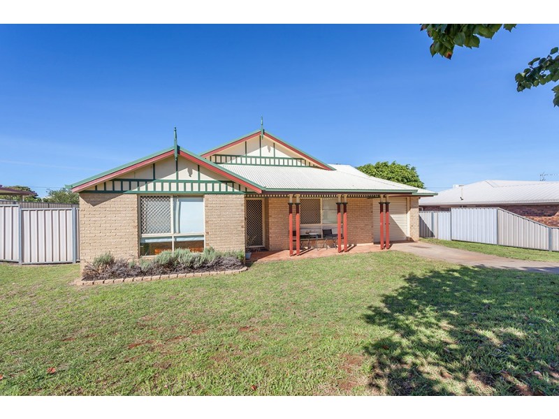 32 Gainsborough Drive, Glenvale QLD 4350