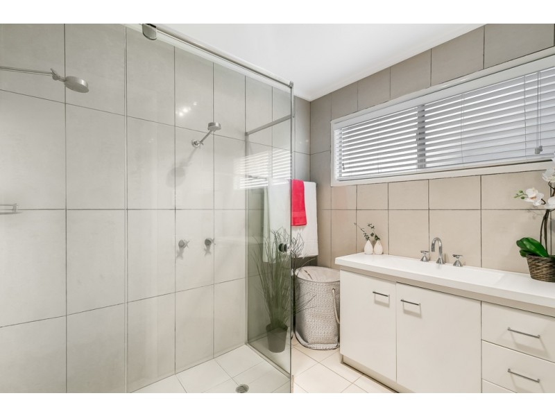 5 Garvey Street, Mount Lofty QLD 4350
