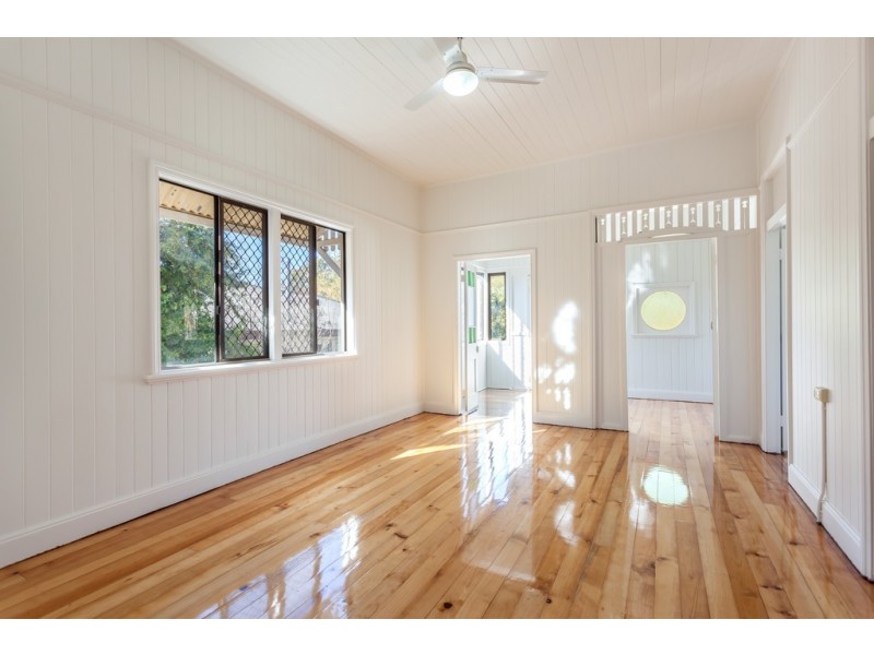 235 West Street, Harristown QLD 4350