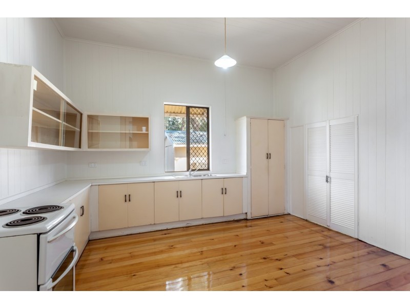 235 West Street, Harristown QLD 4350