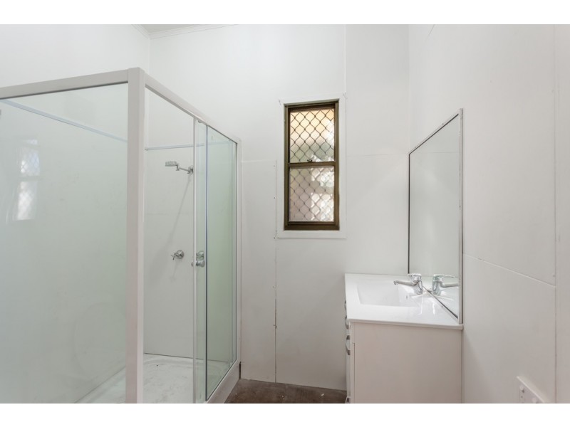 235 West Street, Harristown QLD 4350