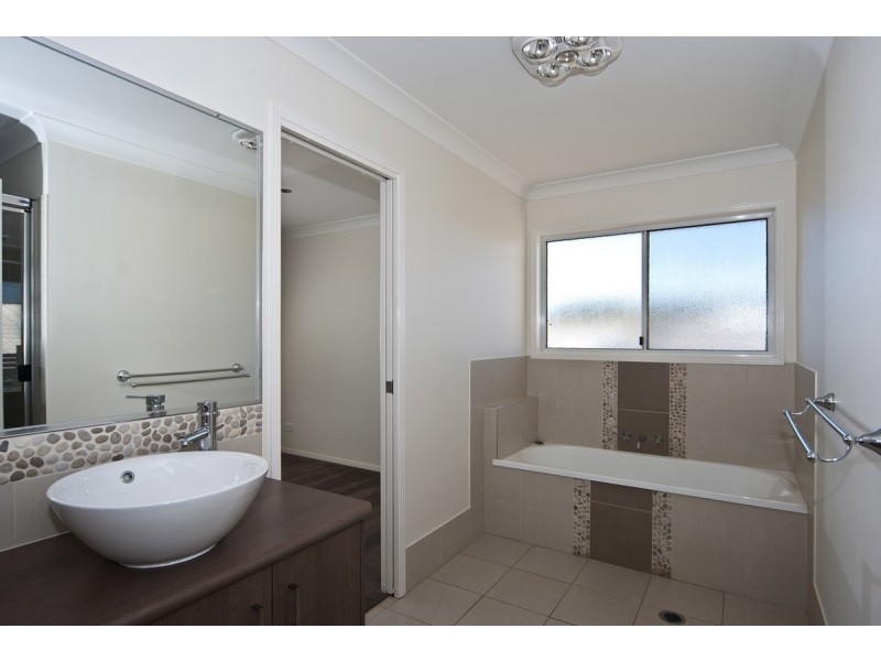 10 Edwin Street, Westbrook QLD 4350