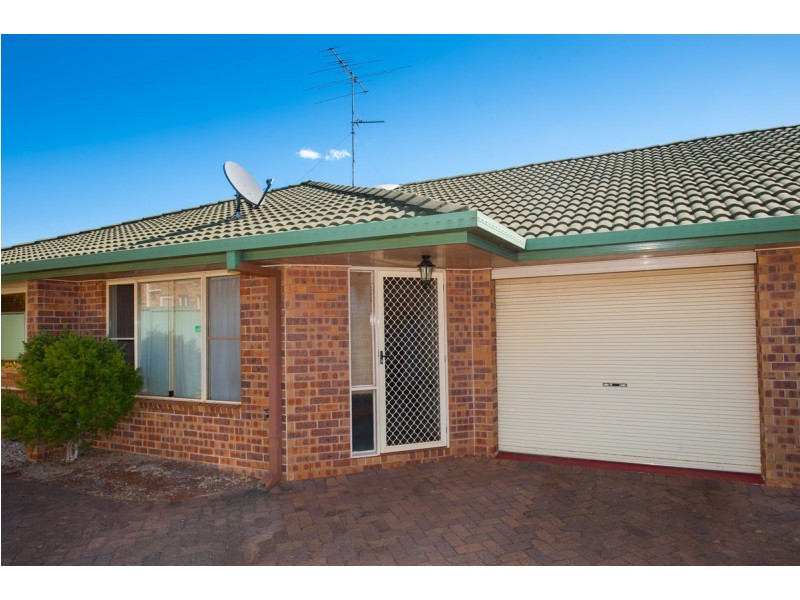 2/242 Spring Street, Kearneys Spring QLD 4350